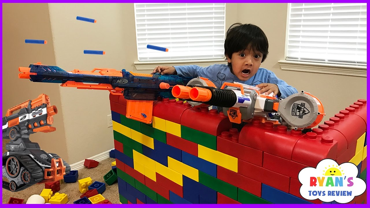 Nerf Gun War Kid vs Daddy! Protect the Fort! Family Fun Playtime with Ryan ToysReview