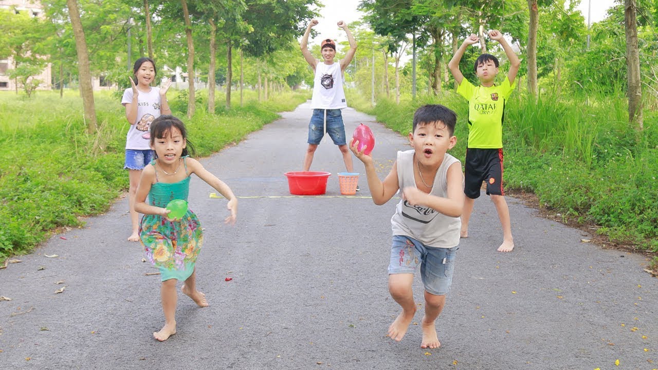 Kids go to School Play Relay Race Move Water Balloons Team Building Activities Children Song